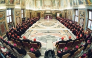 Au Vatican, la guerre est déclarée entre les Cardinaux conservateurs et le Pape François ! Pape_p10