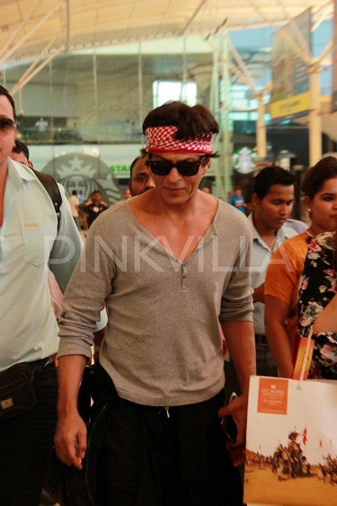 SRK revient à Mumbai pour célébrer Holi Nov27014