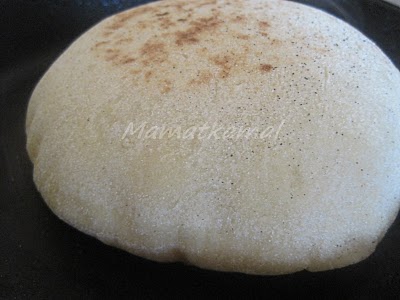 Batbout (بتبوت) ou Toghrift (توغريفت) ou M'kham'r ou M5amr ou Mkhamar (مخمر) est parmi des nombreux pains marocains traditionnels et originals qui existent. 510