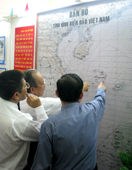 Triển lãm ảnh Hoàng Sa - Trường Sa “Biển đảo của Việt Nam” Hinh2010