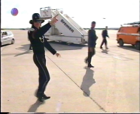 [DL] Michael History Tour Backstage 1997- Blitz TV Spezial Blitz_13