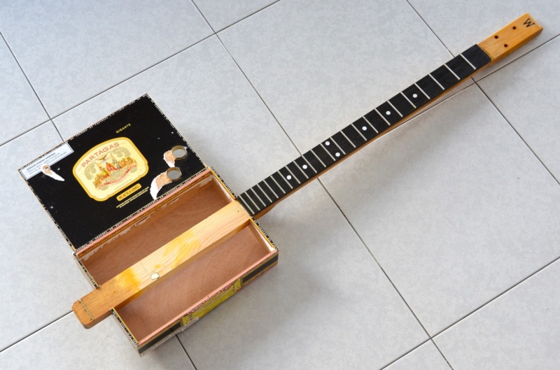 Cigar Box Guitar Cbg_210
