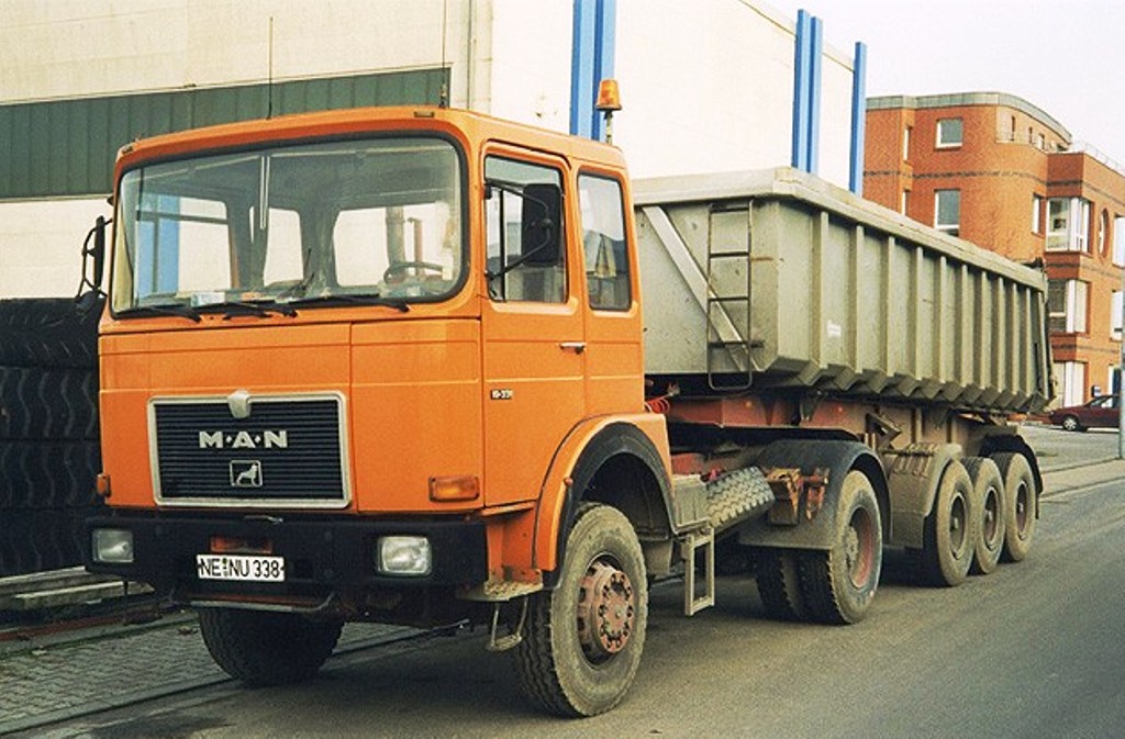 Man avec cabine Saviem (cabines avancées) L0144010