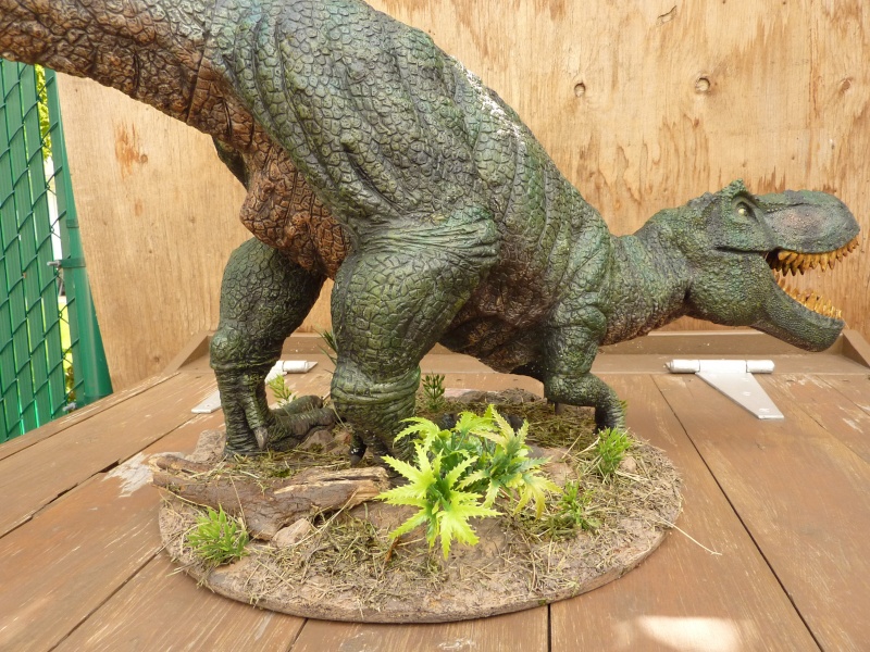 T-Rex diorama et master chief vs brute chieftain  P1000818