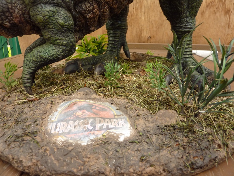 T-Rex diorama et master chief vs brute chieftain  P1000823