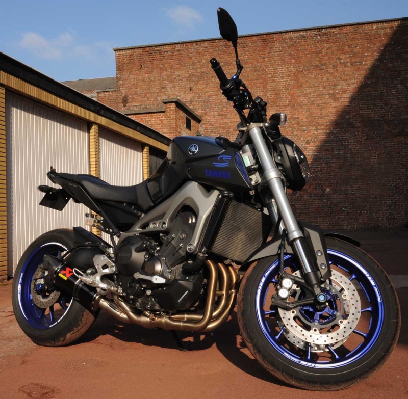 couleur - Photos de toutes les Yamaha MT-09 du forum ! :) - Page 25 Y_ber110