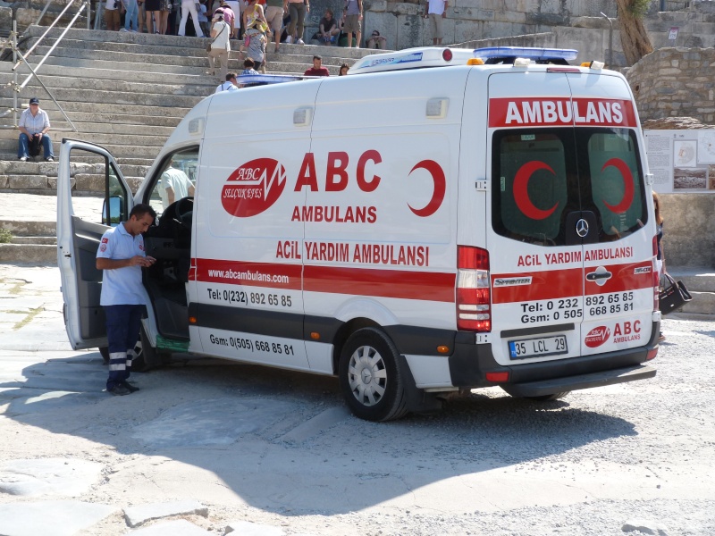 Ambulance de Kusadasi . ( Turquie ) P1010812