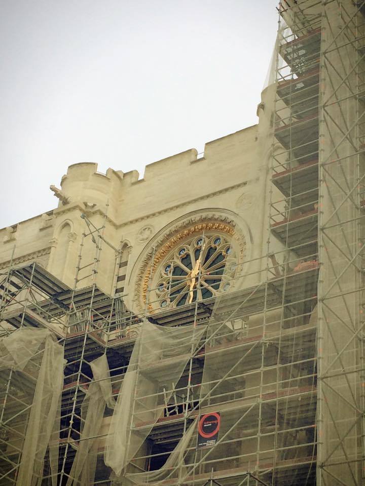 La restauration de la façade principale de la basilique - Page 3 10150712