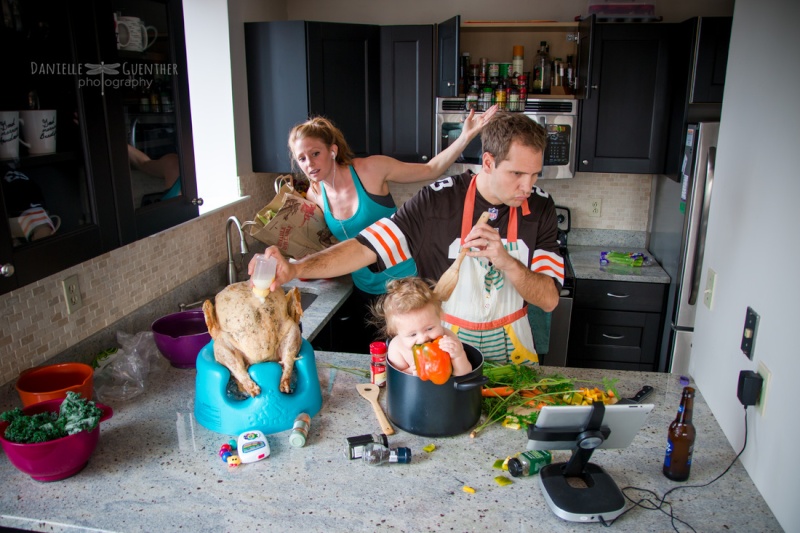 Une série de photos de scènes cocasses de la vie de parents. Un peu caricatural (quoique…) et tellement drôle ! Dindeb10