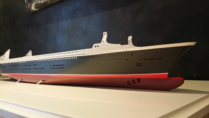 RMS Queen Mary 2 [Revell+éclairage Fibre+LED 1/400°] de erfrance60 - Page 3 2015-084