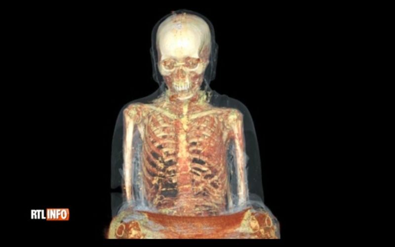 [Archéologie] Une momie de moine découverte dans une statue de Bouddha Scanmo10