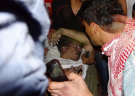صور جثة السفير الاميركي في ليبيا وأنباء عن اغتصابه جنسيا قبل قتله S11410