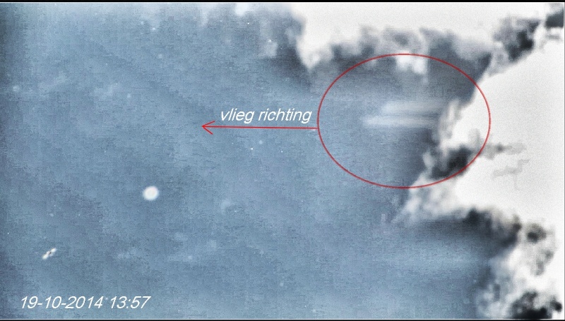 ufo achter de wolken 010ab10