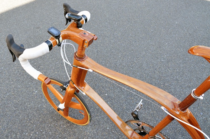 Oh le joli vélo en bois ... (grmph, pas moyen de retrouver le topic ad hoc) Vyljap10