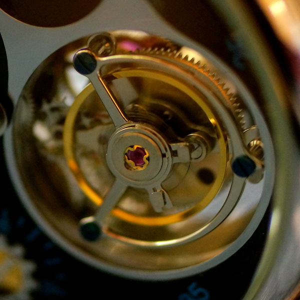Thực hư chiếc đồng hồ Tourbillon chưa tới 500$ - rẻ nhất thế giới 0910