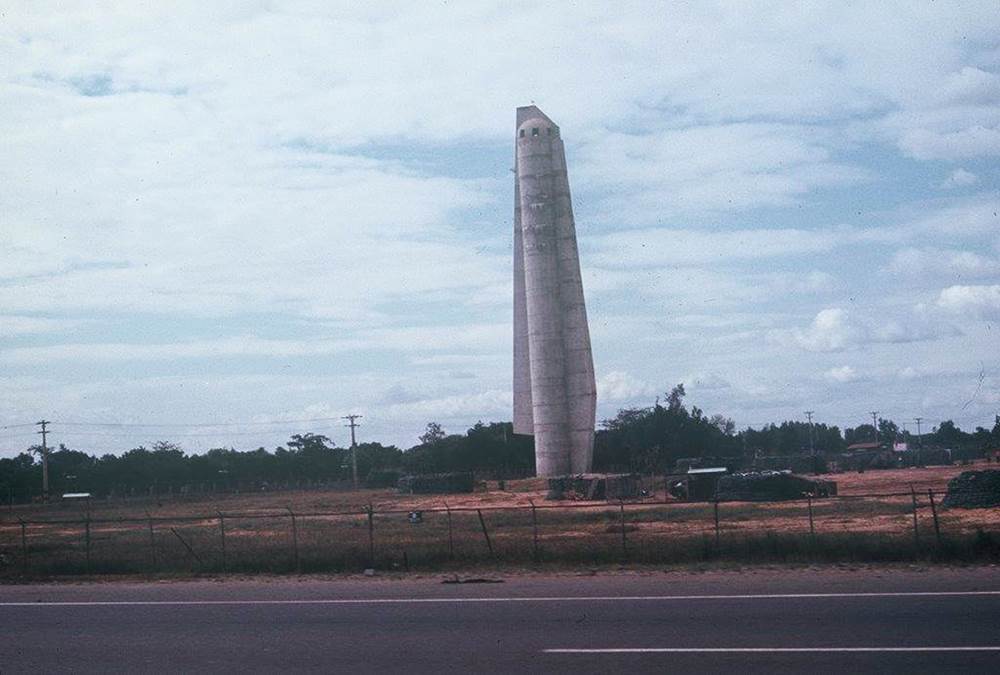 Tháp cắt áp - 'phi thuyền Apollo' giữa Sài Gòn Fofwls10
