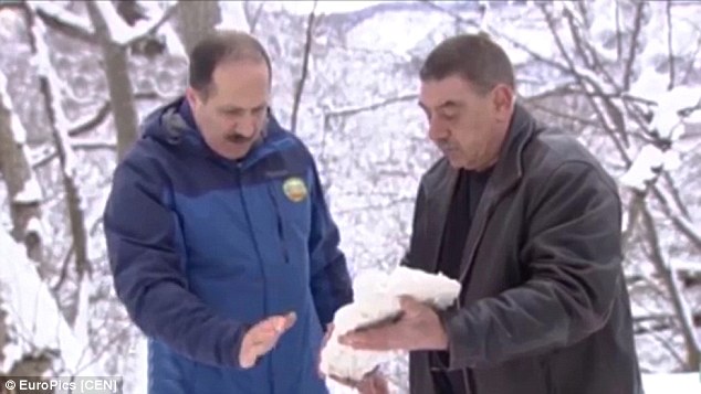 Các nhà khoa học bất ngờ bắt gặp "người tuyết Yeti" tại Nga 24b05811