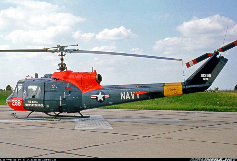 Bell UH-1E "Huey" - Revell 1:48 22366310