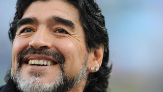 مارادونا: كنت أشاهد مباريات "أولد بويز" لعيون تاتا فقط! 96710910