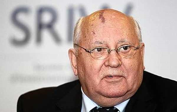 Gorbatchev: Le meurtre de Nemtsov est un stratagème politique . Gorbat10