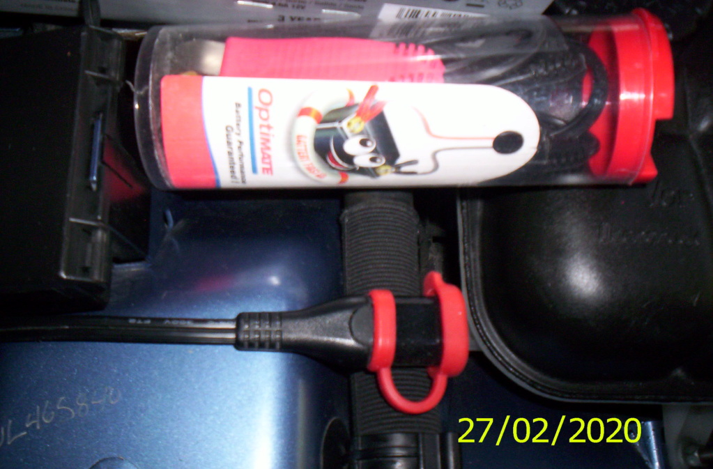 Batterie , Chargeur de maintien  , installation d'un "  Cut Off " permanent . . .  000_0513