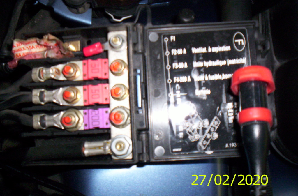 Batterie , Chargeur de maintien , installation d'un " Cut Off " permanent . . . 000_0515