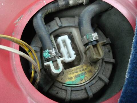 TUTO] Peugeot 106 - Changement pompe à essence électrique