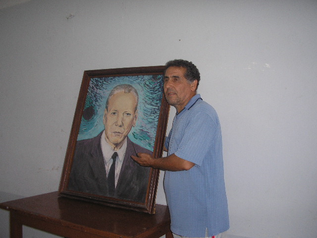 Sadek Akrour avec le portrait de Rahmani Slimane à Aokas 219