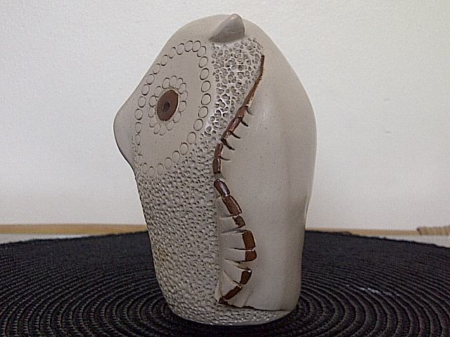 id help please? on stoneware owl sculpture with wings  Img-2024