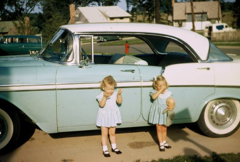 fifties & early sixties cars in situation - Vintage pics 10885310