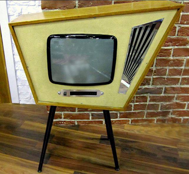 Téloches.... Vintage televisions - 1940s 1950s and 1960s tv - Page 3 10999811