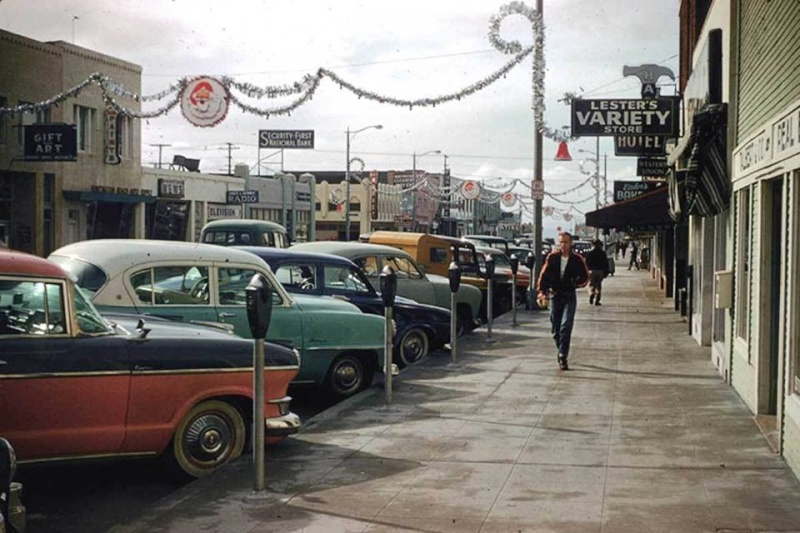 Rues fifties et sixties avec autos - 1950's & 1960's streets with cars - Page 4 15127212