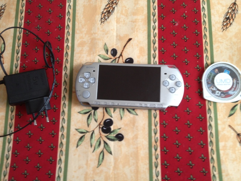 [vends] PSP 3004 grise + chargeur Img_0629