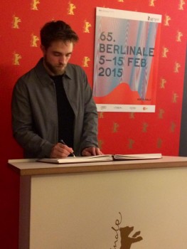 ROB SIGNING THE BERLINALE GOLDEN BOOK 19510