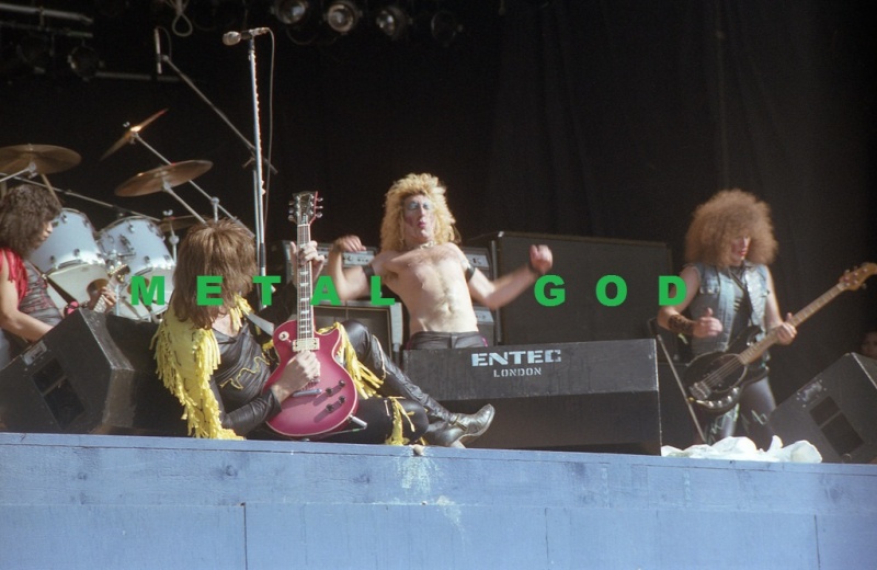 TWISTED SISTER - 1982 / 08 / 29 - Reading, festival 912