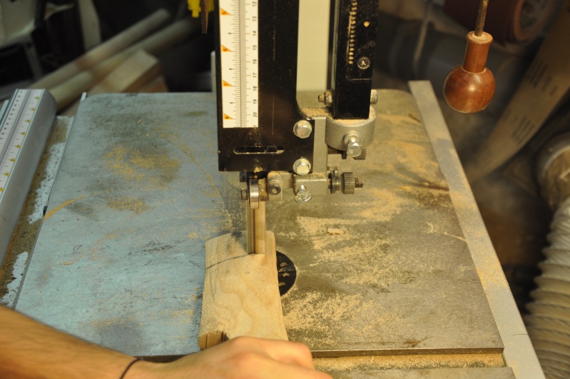 fabrication d'un manche courbe pour hache-doloire. 01212