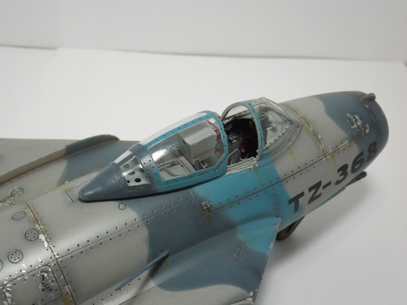 [Trumpeter] 1/32 - Mikoyan-Gourevitch Mig-17 F Fresco malien Dscf1055