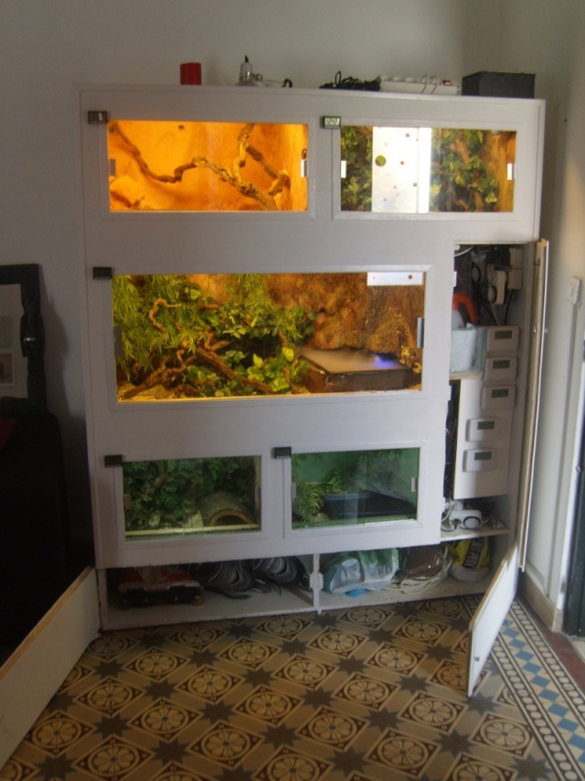 Information Rack 1_31010