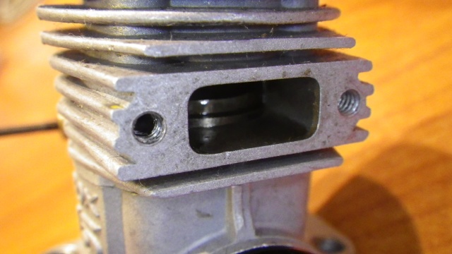 Cox Conquest exhaust bolt: its 4-40!! Imgp3715