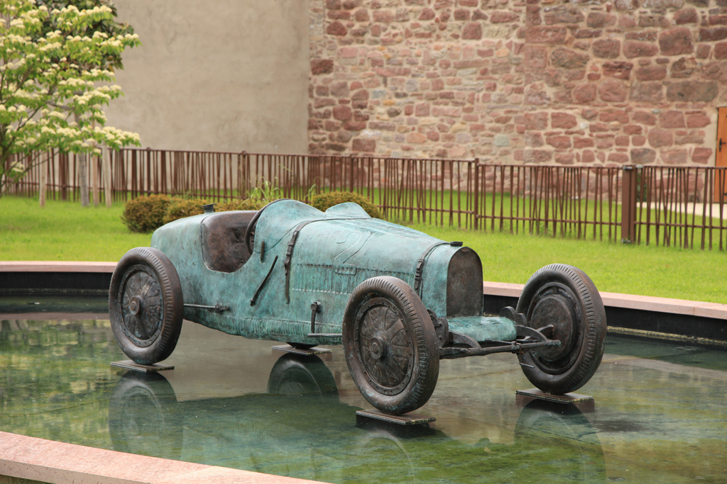 La Bugatti du Parc des Jesuites - Molsheim Voitur10