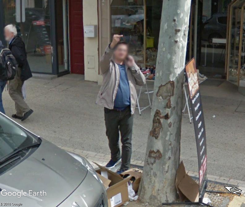 STREET VIEW : quand la Google Car attise l'obscénité - Page 3 Www100