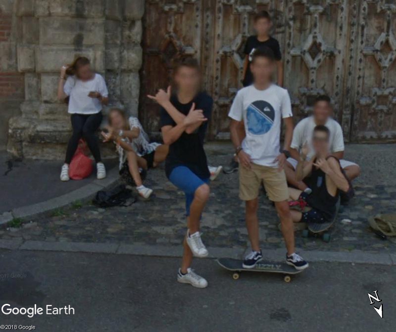 STREET VIEW : un coucou à la Google car  - Page 44 Www22