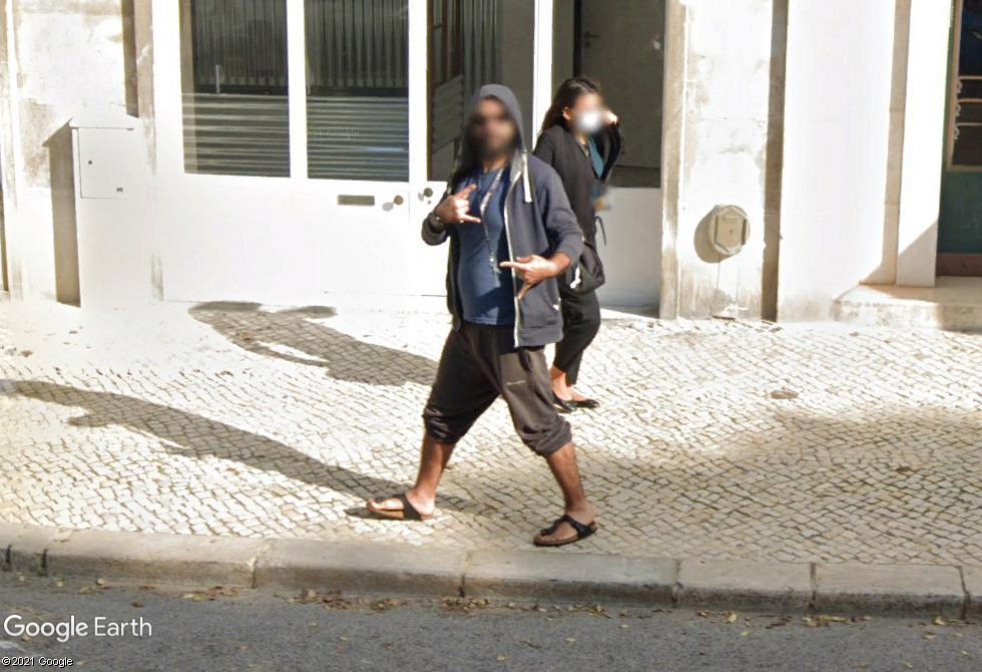 STREET VIEW : quand la Google Car attise l'obscénité - Page 4 Z1822