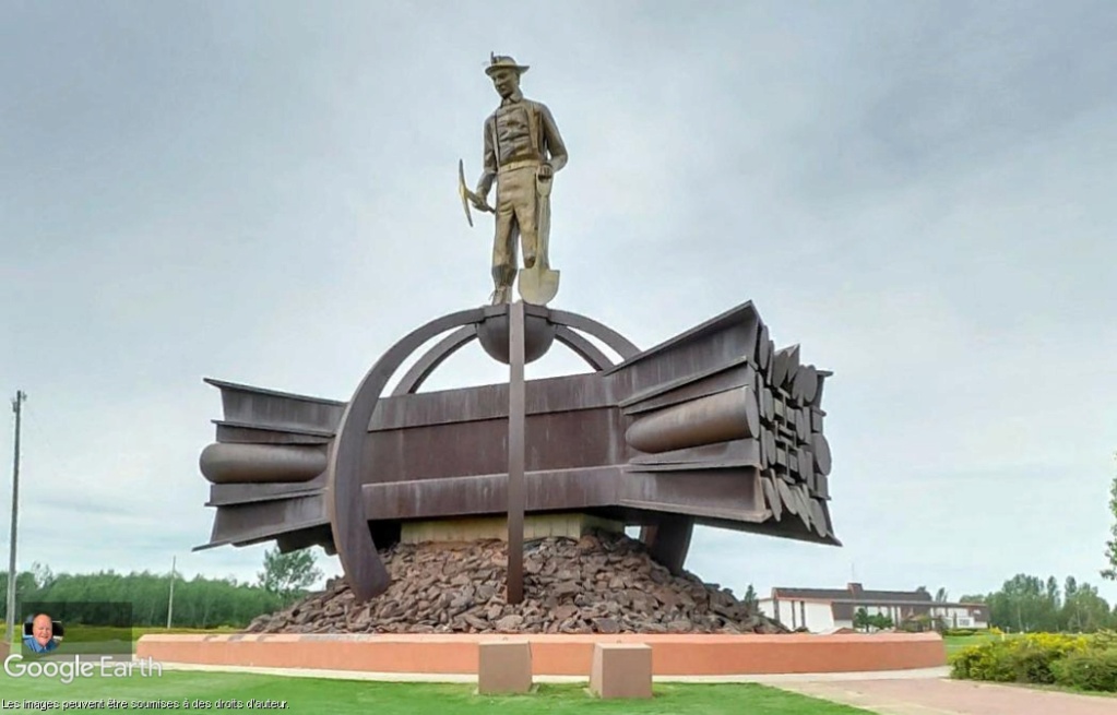 'The Emergence of Man Through Steel' - Chisholm - Minnesota - USA Z2122