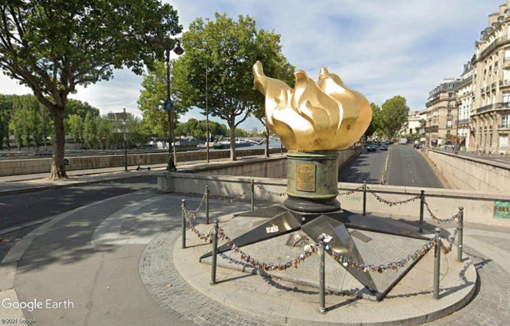 STREET VIEW - La Flamme de la Liberté - Paris Z2613