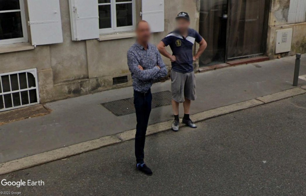 STREET VIEW : Bugs, collages, défauts dans l'image - Page 9 Z3121