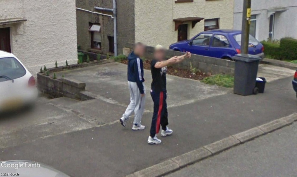 STREET VIEW : un coucou à la Google car - Page 56 Z429