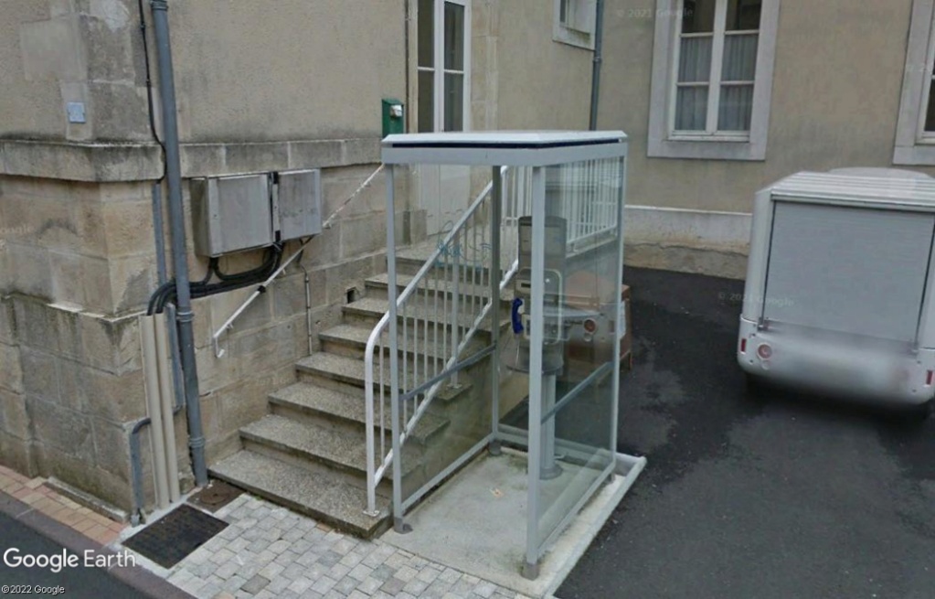 STREET VIEW : La disparition des cabines téléphoniques - Page 8 Z4317