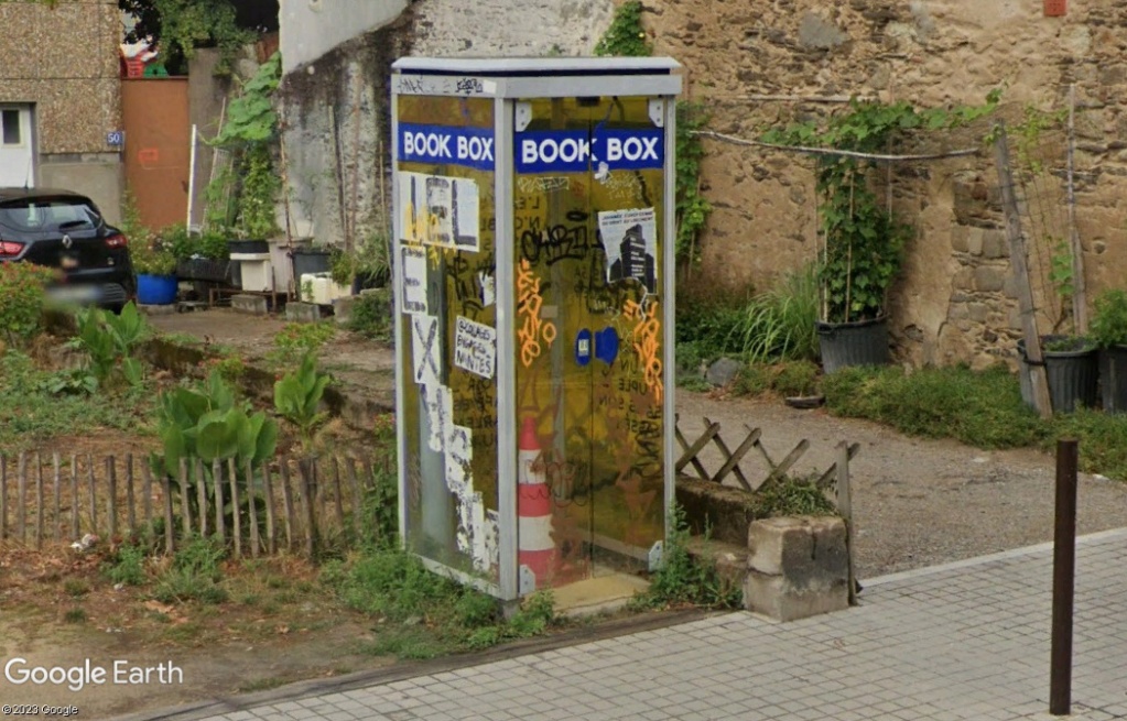 STREET VIEW : La disparition des cabines téléphoniques - Page 8 Z746