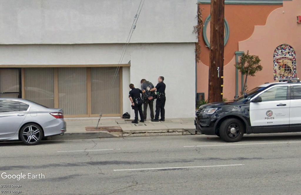 STREET VIEW : la Police en action - Page 3 Zzz204